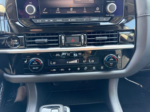 Used 2025 Nissan Pathfinder SV FWD image 15
