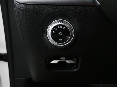 Certified 2025 Mercedes-Benz C 300 Sedan image 9