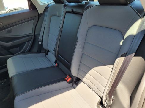 Used 2025 Volkswagen Jetta SE w/ Sunroof Package FWD image 15