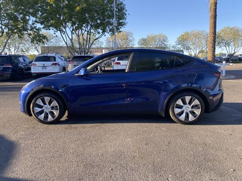 Used 2021 Tesla Model Y Long Range image 2