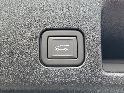 Used 2024 Chevrolet Equinox EV RS FWD image 8