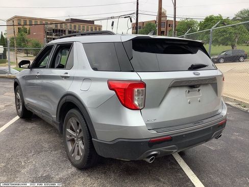 Used 2022 Ford Explorer XLT w/ Equipment Group 202A RWD image 4