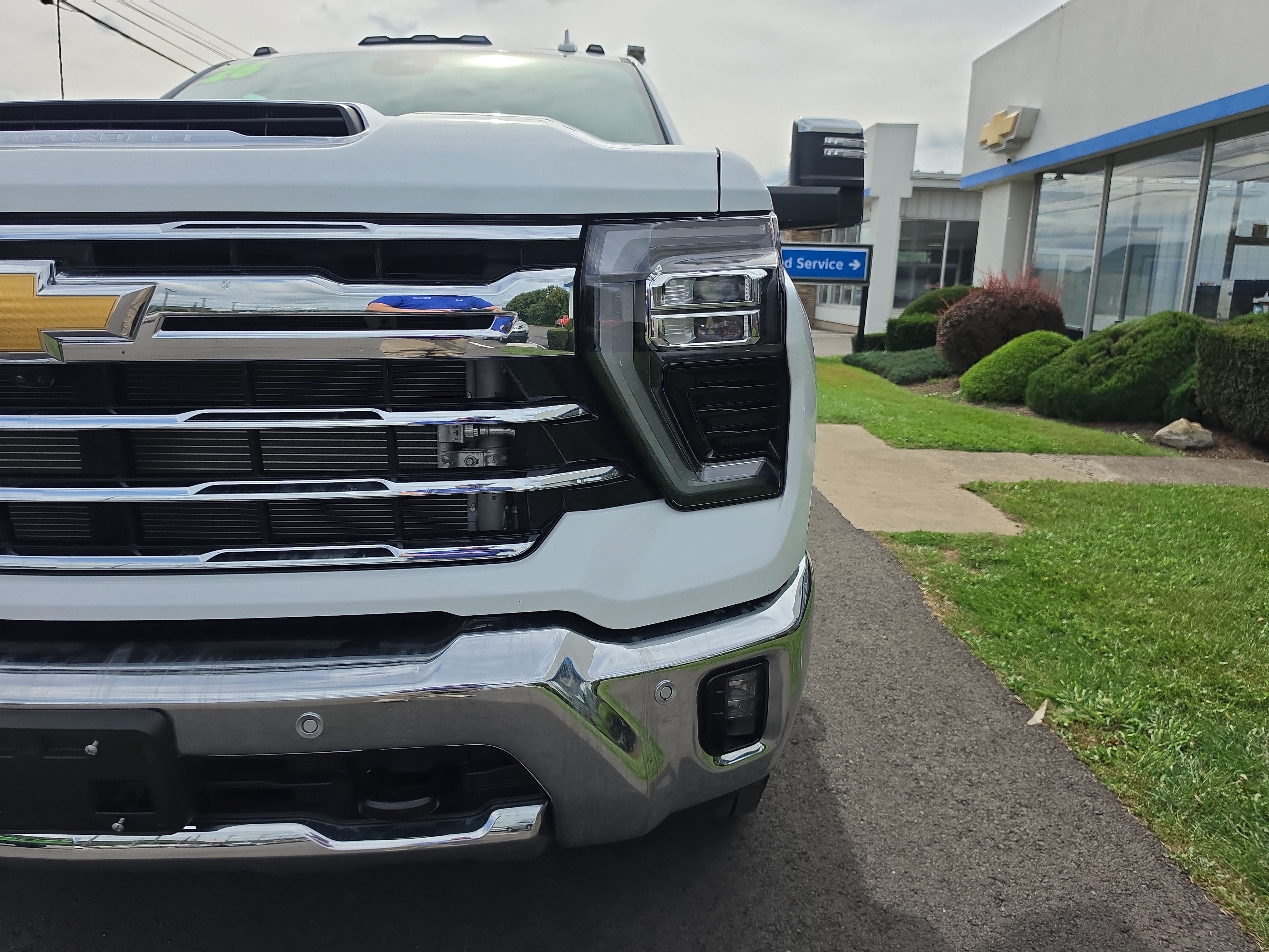 Used 2026 Chevrolet Silverado 3500 LTZ w/ LTZ Convenience Package AWD/4WD image 10