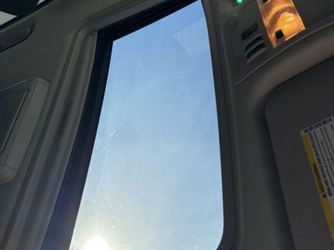 Used 2010 GMC Yukon XL Denali image 21