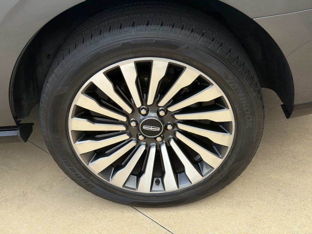 Certified 2021 Lincoln Navigator Reserve RWD image 5