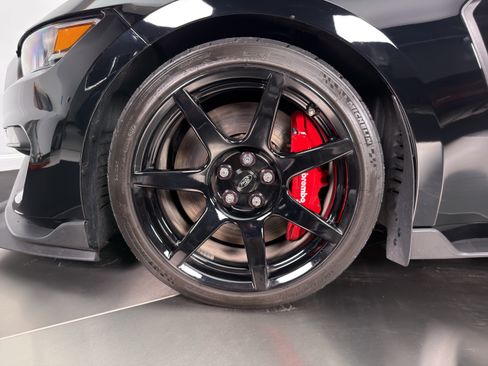 Used 2020 Ford Mustang Shelby GT350R w/ GT350R Equipment Group 920A RWD image 4