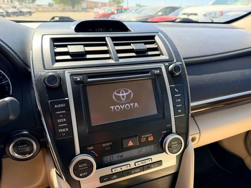 Used 2012 Toyota Camry XLE w/ Leather Pkg FWD image 12