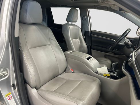 Used 2018 Toyota Highlander Limited FWD image 20