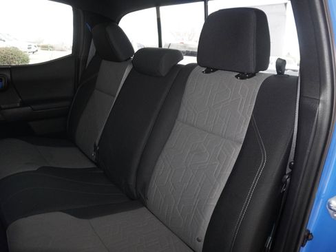 Used 2021 Toyota Tacoma TRD Off-Road image 37