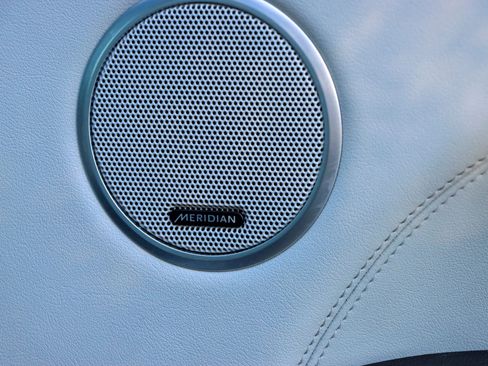 Used 2015 Land Rover Range Rover HSE image 12