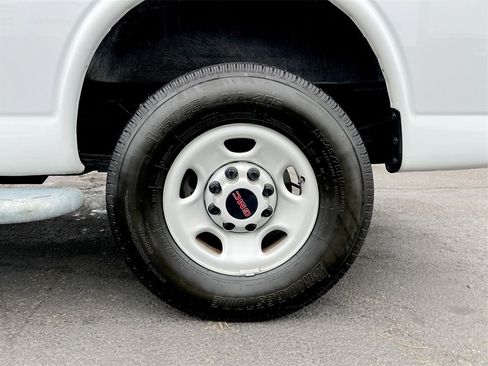 Used 2022 GMC Savana 2500 w/ Driver Convenience Package image 25