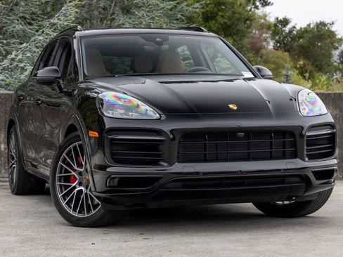 Certified 2023 Porsche Cayenne GTS AWD/4WD image 6