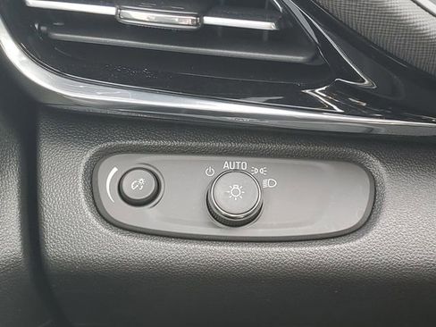 Certified 2024 Buick Envista Sport Touring w/ Convenience I Package image 19