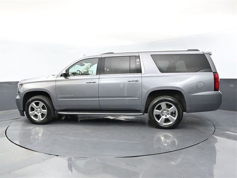 Used 2020 Chevrolet Suburban Premier w/ Premier 6.2L Value Package image 3