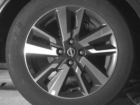 Used 2025 Nissan Versa SV image 15