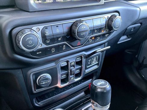 Used 2020 Jeep Wrangler Unlimited Sahara AWD/4WD image 32