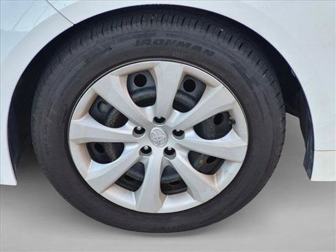 Certified 2022 Toyota Corolla LE FWD image 9