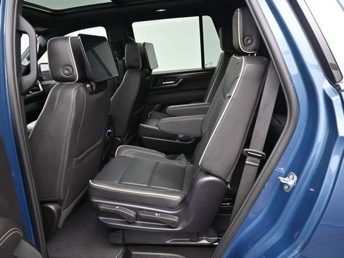 Used 2025 GMC Yukon Elevation w/ Elevation Premium Package image 11