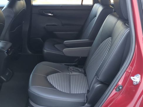 Used 2022 Toyota Highlander XSE image 21