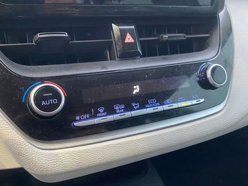 Used 2020 Toyota Corolla LE image 23