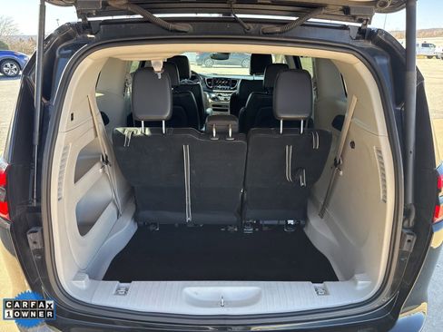 Used 2024 Chrysler Pacifica Touring-L FWD image 33