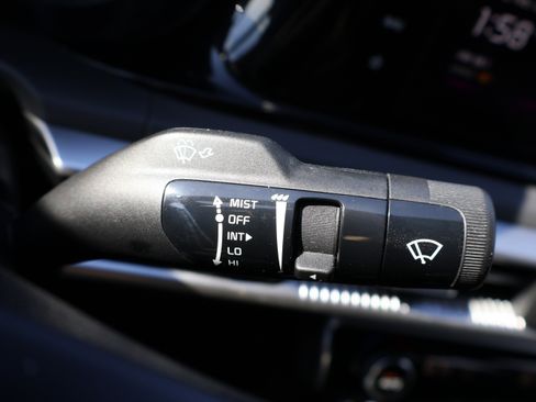 Used 2023 Kia K5 GT-Line image 32