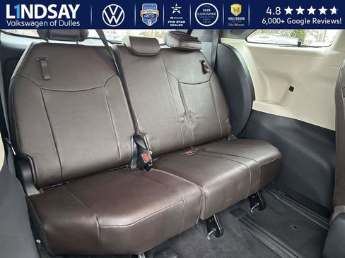 Used 2021 Toyota Sienna Platinum image 13