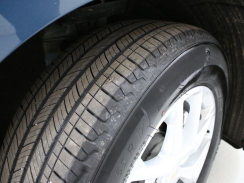 Certified 2024 Chevrolet Equinox LT w/ LPO, Floor Liner Package FWD image 35