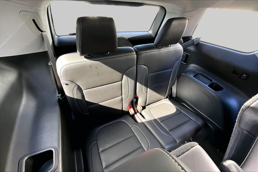 Used 2022 GMC Acadia SLT w/ Technology Package FWD image 25