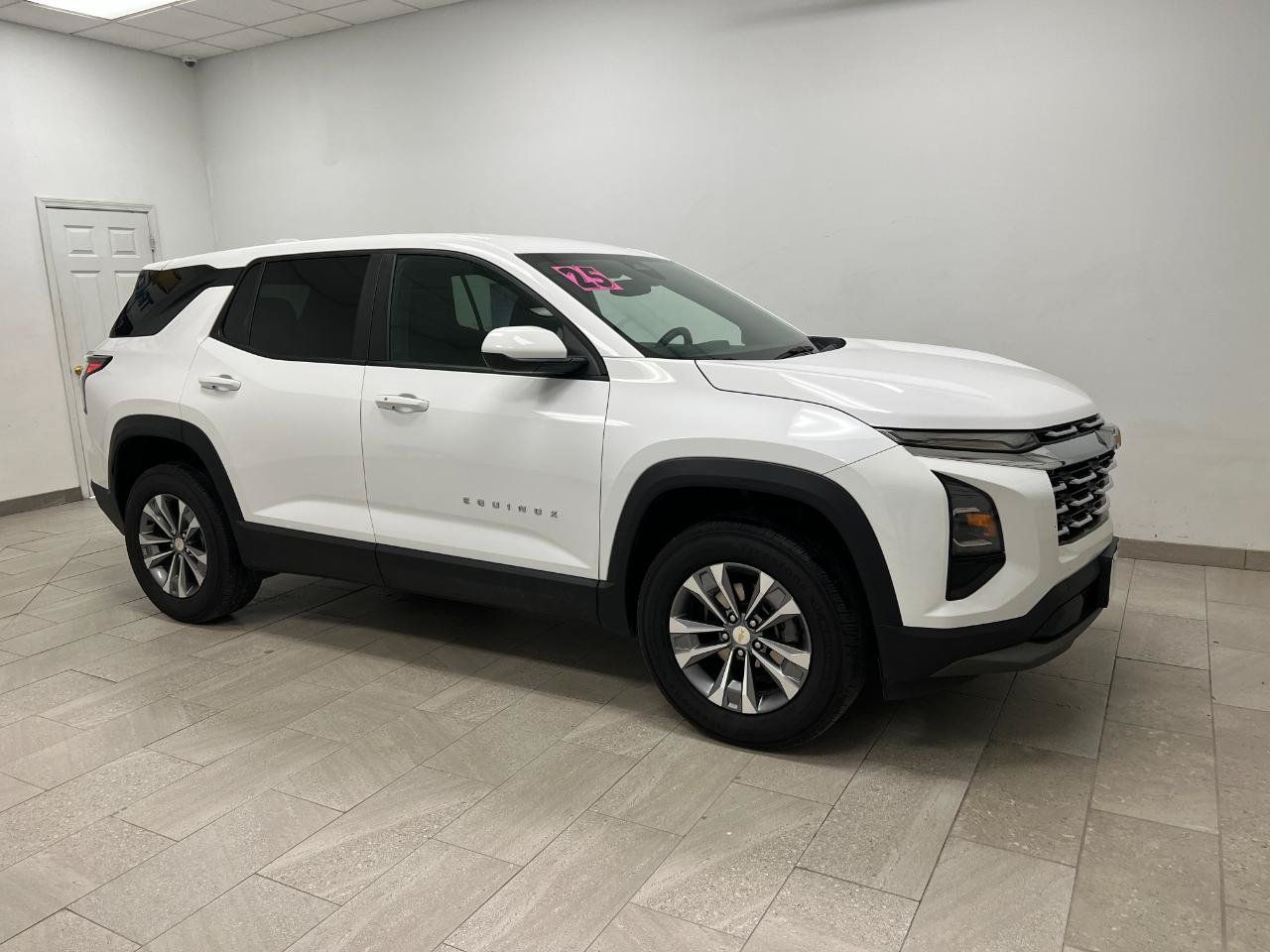 Used 2025 Chevrolet Equinox LT FWD image 17