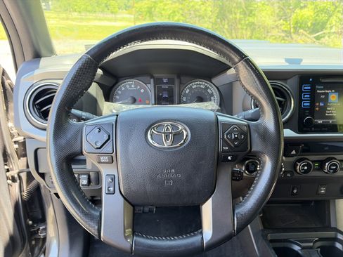 Used 2017 Toyota Tacoma TRD Sport w/ Tow Package (A/T) AWD/4WD image 29