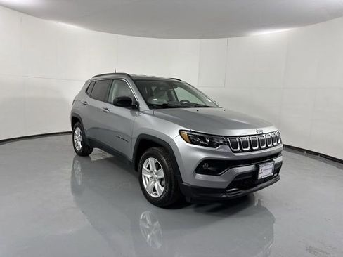 Used 2022 Jeep Compass Latitude AWD/4WD image 3
