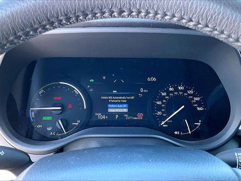 Used 2025 Toyota Sienna XLE FWD image 24