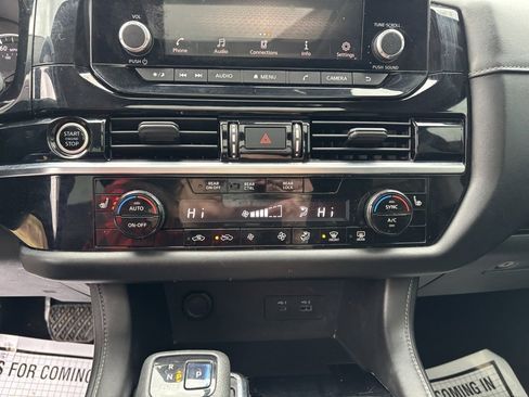 Used 2022 Nissan Pathfinder SV w/ SV Premium Package image 14