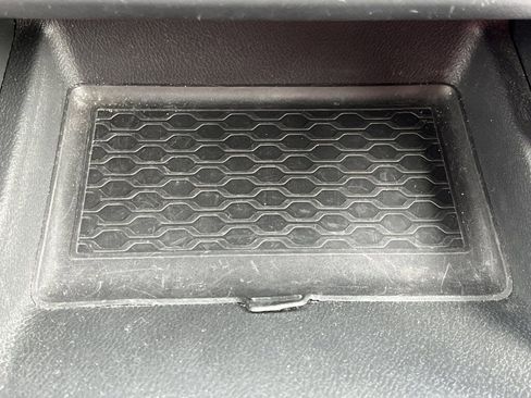 Used 2023 Nissan Frontier SV image 8