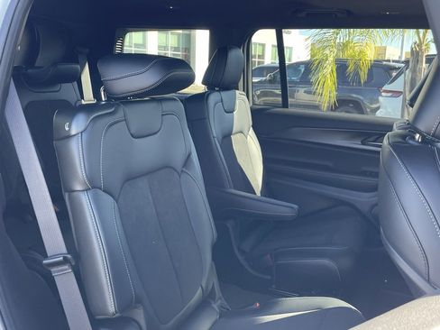 New 2025 Jeep Grand Cherokee L Altitude image 21