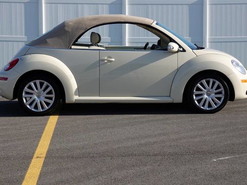 Used 2008 Volkswagen Beetle SE FWD image 19