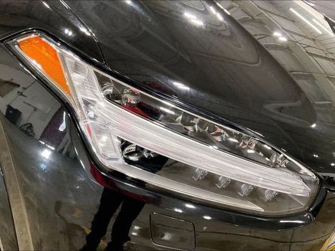 Certified 2023 Volvo XC90 B6 Ultimate w/ Lounge Package image 31