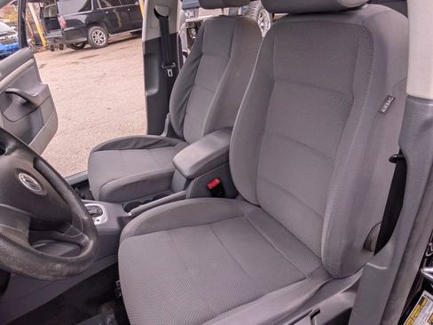 Used 2009 Volkswagen Rabbit S image 12