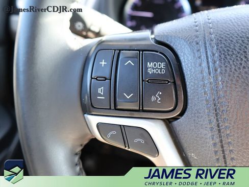 Used 2019 Toyota Highlander Plus AWD/4WD image 26
