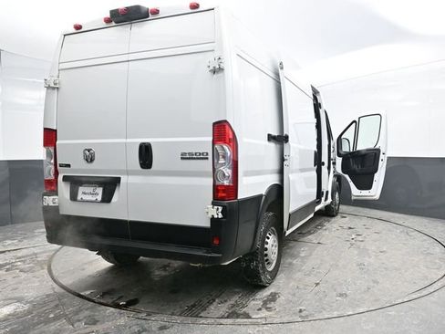Used 2024 RAM ProMaster 2500 w/ Convenience Group image 39