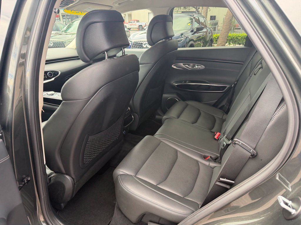 Used 2025 Genesis GV70 2.5T AWD/4WD image 14