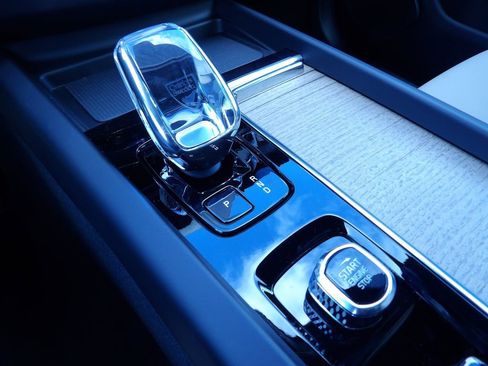 New 2026 Volvo XC60 B5 Core w/ Climate Package image 23