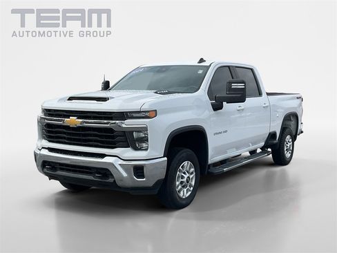Used 2024 Chevrolet Silverado 2500 LT image 3