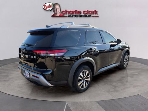 Certified 2022 Nissan Pathfinder SL FWD image 5