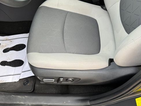 Used 2023 Toyota RAV4 XLE w/ Convenience Package image 15