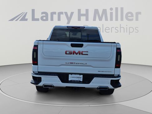 Used 2023 GMC Sierra 1500 Denali w/ Technology Package AWD/4WD image 4