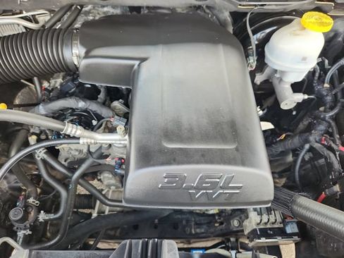 Used 2024 RAM 1500 Classic SLT AWD/4WD image 15