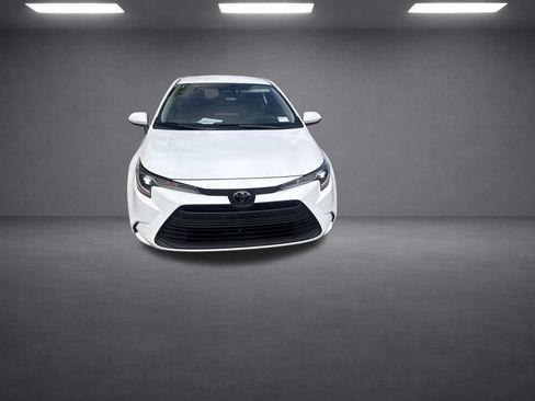 Used 2024 Toyota Corolla LE FWD image 7