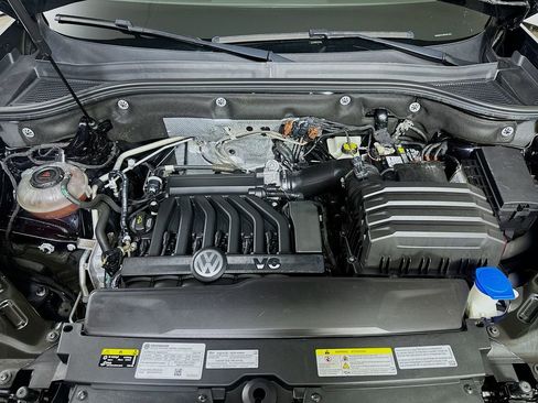Used 2022 Volkswagen Atlas Cross Sport SEL R-Line AWD/4WD image 9